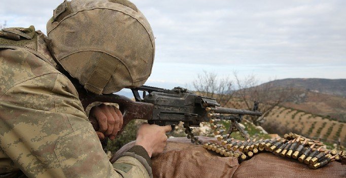Tel Rıfat'ta yuvalanan YPG'li teröristlerden taciz ateşi
