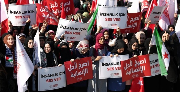 10 bin kişi Sultanahmet Meydanı’ndan dünyaya seslendi