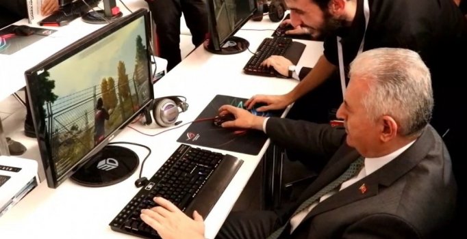 Binali Yıldırım PUBG oynadı