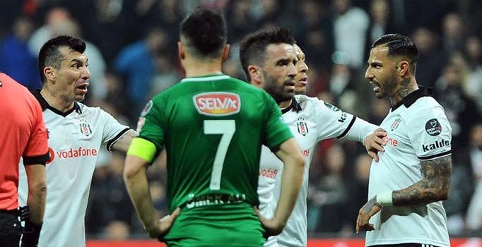 Beşiktaşlı oyuncular arasında gerginlik