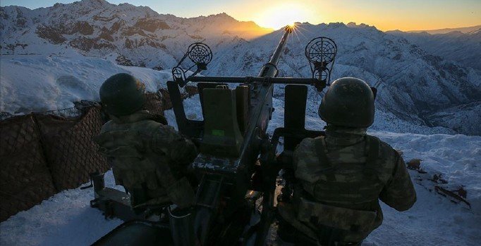 Kuzey Suriye'den 12 drone'lu saldırı