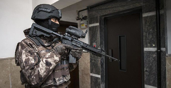 FETÖ'nün hücre evlerine operasyon: 42 şüpheli yakalandı