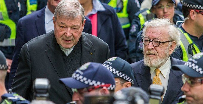 Vatikan'ın '3 numarası'na cinsel tacizden 6 yıl hapis cezası