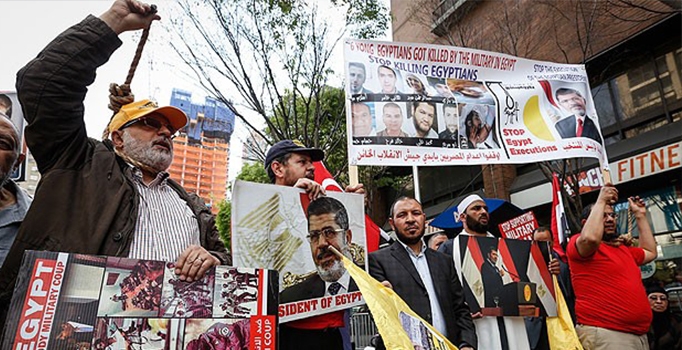 New York'ta Mursi'ye idam kararı protesto edildi