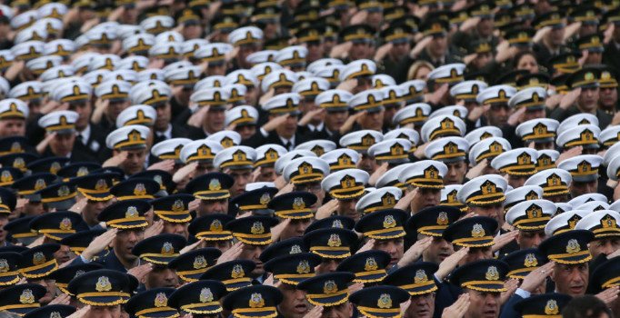 TSK'da FETÖ'ye geçit yok: 920 personel ihraç edildi