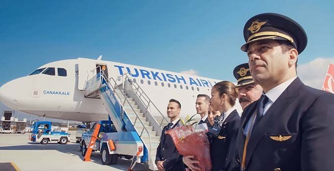 THY'den zafer uçuşu: Pilotlar 'Dur Yolcu' dediler, yolcular ağladı