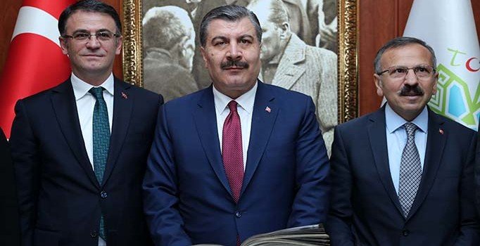 Bakan Koca: Yeni Zelanda'daki saldırıda yaralanan 3 Türk'ün durumu iyi