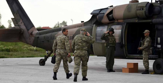 2'nci Ordu Komutanı Orgeneral Adem Huduti Çukurca Çığlı Üs Bölgesine gitti