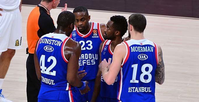 Anadolu Efes, Banvit'i geçerek yarı finale çıktı