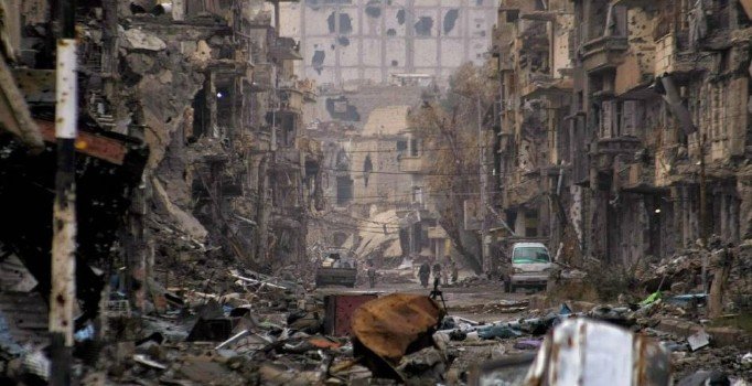 Deyrizor'dan dehşet veren tablo: Onlarca sivil, cesetler arasında çaresizce bekliyor