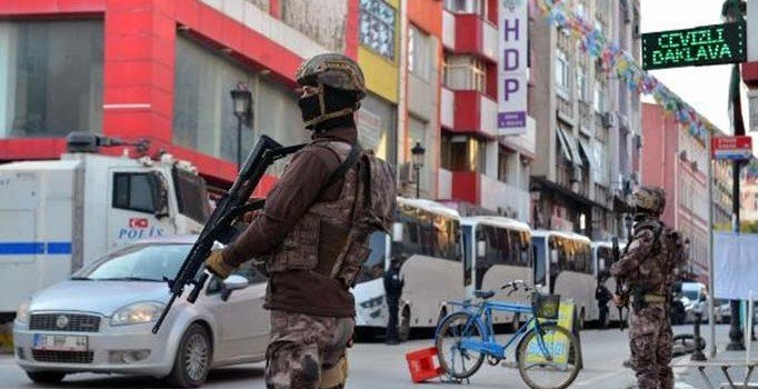 Adana’da HDP'ye terör operasyonu: 12 gözaltı