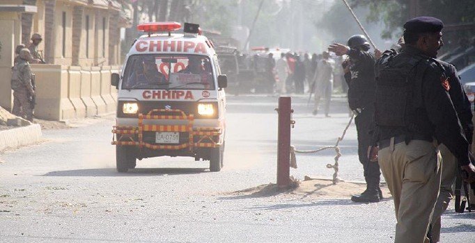 Pakistan'da güvenlik noktasına saldırı: 6 ölü