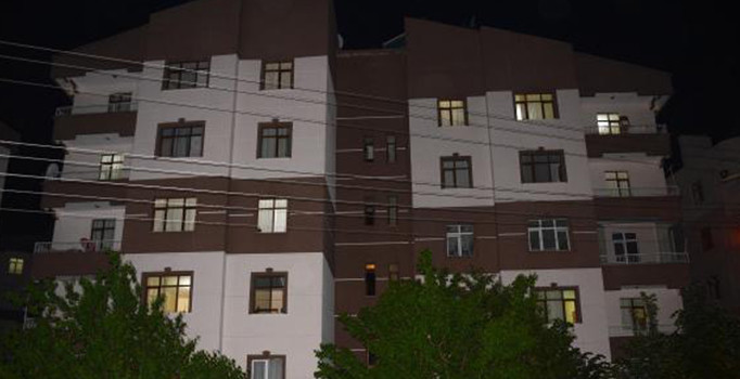 Konya'da uzman çavuş, sevgilisinin kapısının önünde intihar etti