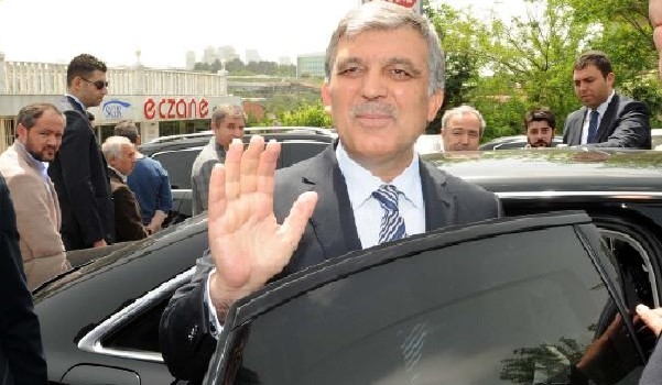 Abdullah Gül konvoyla oraya gitti