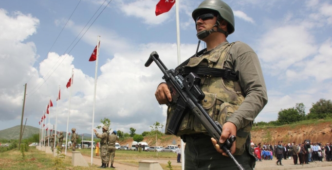 Şehit edilen mehmetçikler için tören düzenlendi.