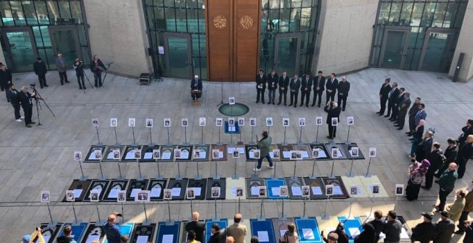 Yeni Zelanda kurbanlarını '51 seccade' ile andılar