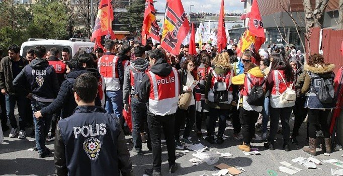 İstanbul'daki Nevruz kutlamasında 33 kişi gözaltına alındı