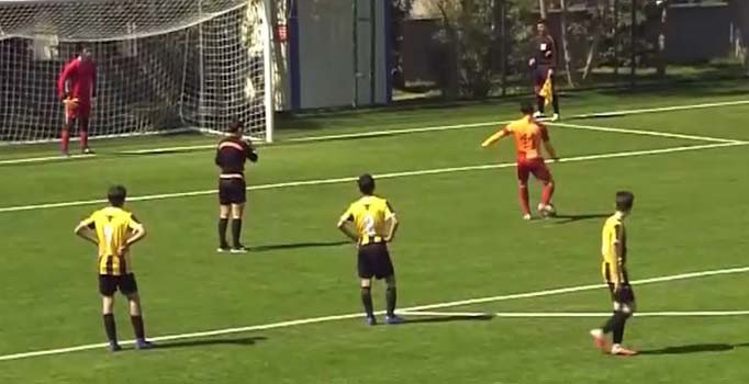 Galatasaraylı genç topçudan centilmenlik örneği