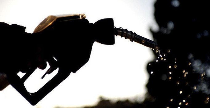 İran'da benzin satışına kota uygulaması getirildi