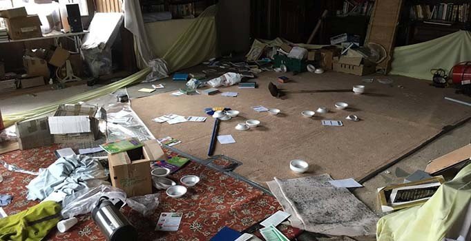 İngiltere'de İslami eğitim merkezine saldırı: Kur'an-ı Kerim'i yırttılar