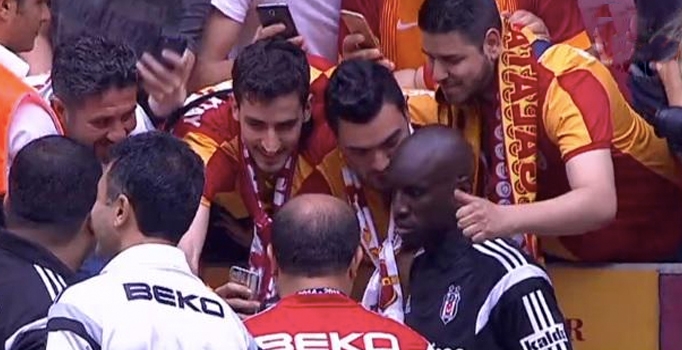 G.Saraylı taraftarların Demba Ba sevgisi
