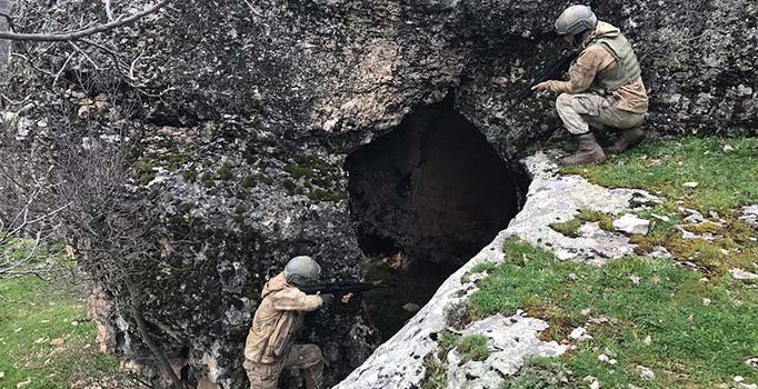 Diyarbakır'da sıcak temas: 2 terörist ölü ele geçirildi