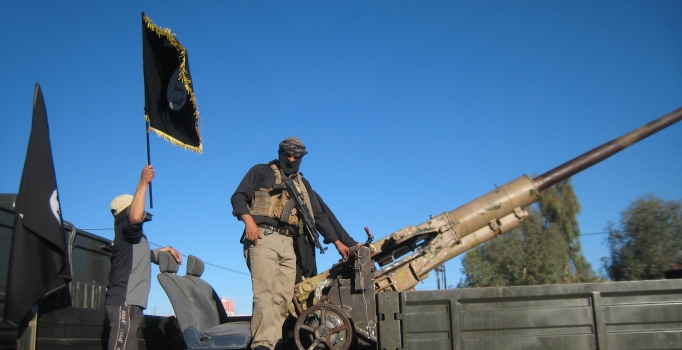 IŞİD bir sınır kapısını 
daha ele geçirdi