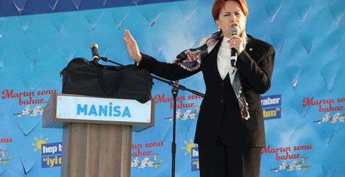 Akşener: Bu çantayı bugün Erdoğan elime verdi