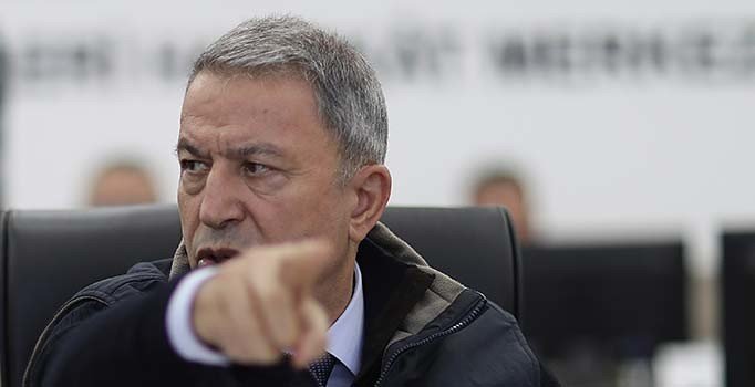 Bakan Akar: Pençe ile teröristlerin peşindeyiz