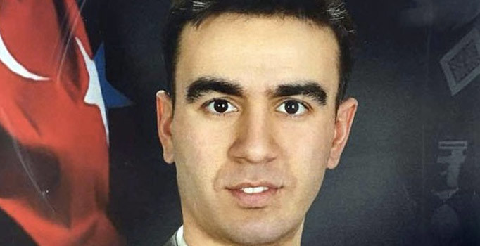 Şehit pilot üsteğmen Müjdat Kerem Şahan'ın baba evine ateş düştü