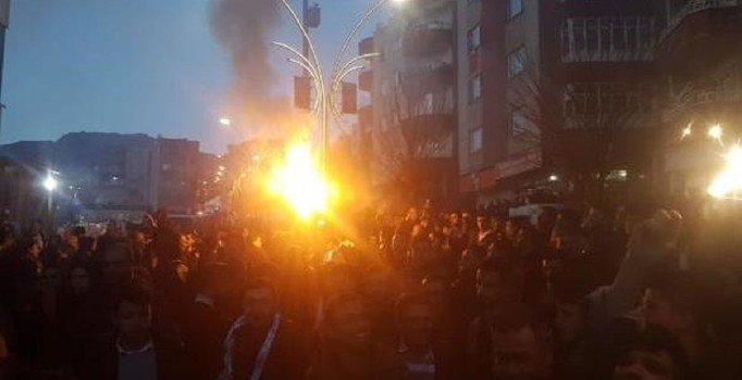 Sandıkların açıldı, Şırnak'ta AK Parti'liler kutlamaya başladı