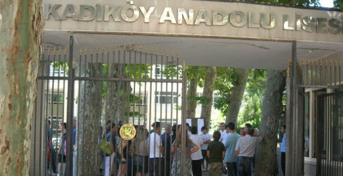 Kadıköy Anadolu Lisesi’nde işkence gören öğrenciye tecrit uyguladılar