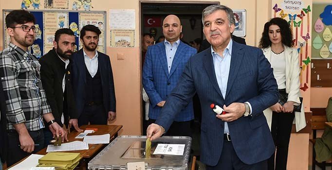 11. Cumhurbaşkanı Gül oyunu kullandı