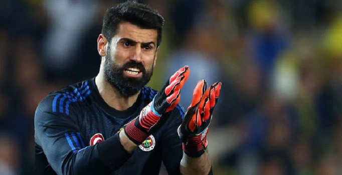 Fenerbahçe kaptanı Volkan Demirel maç sonucu arkadaşlarına patladı