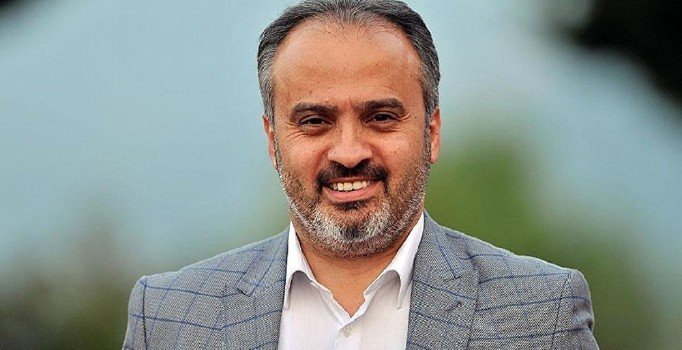 Bursa'da kazanan Alinur Aktaş: Bize düşen Bursa'yı ideal şekline büründürmek