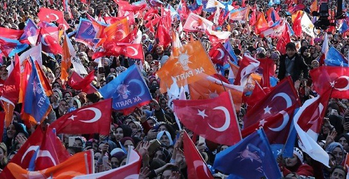 AK Parti, İstanbul'u listeden çıkardı: 15 büyükşehiri kazandık