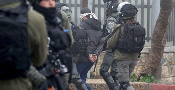 İsrail askerleri 16 Filistinliyi gözaltına aldı