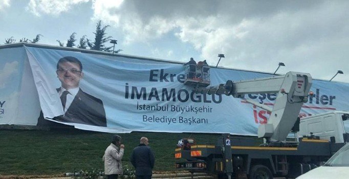 İmamoğlu'ndan İstanbul'a teşekkür pankartı