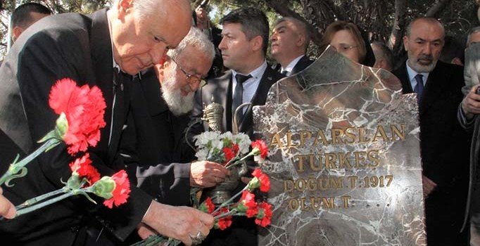 Alparslan Türkeş, vefatının 22. yılında kabri başında anıldı