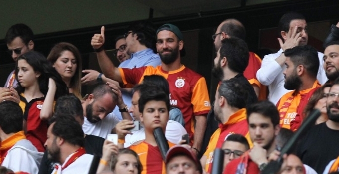 TT Arena'da Arda Turan sürprizi!