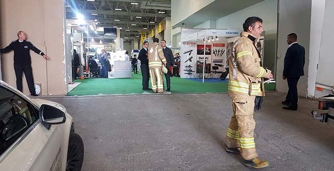 TÜYAP’ta stant ziyaretçilerin üzerine devrildi: 4 yaralı