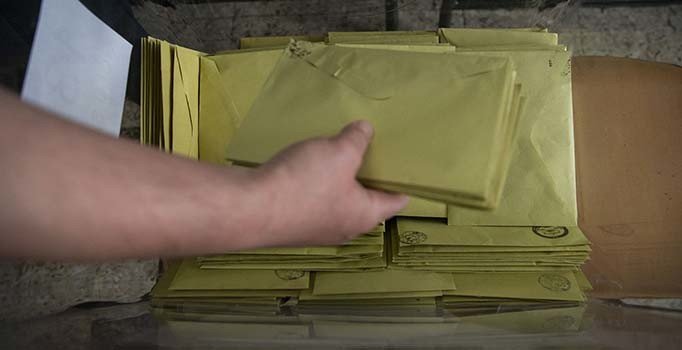 AK Parti: İstanbul'da KHK'lılar sandıkta görev almış