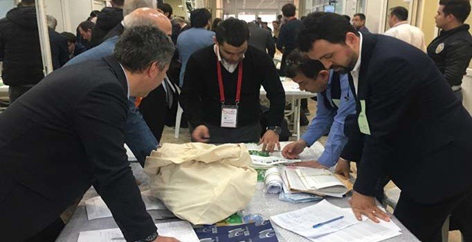 Şişli İlçe Seçim Kurulunda 6 bin 641 geçersiz oyun sayımı sürüyor