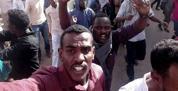 Sudan'ın başkenti Hartum'daki gösterilerde ölü sayısı 5'e yükseldi