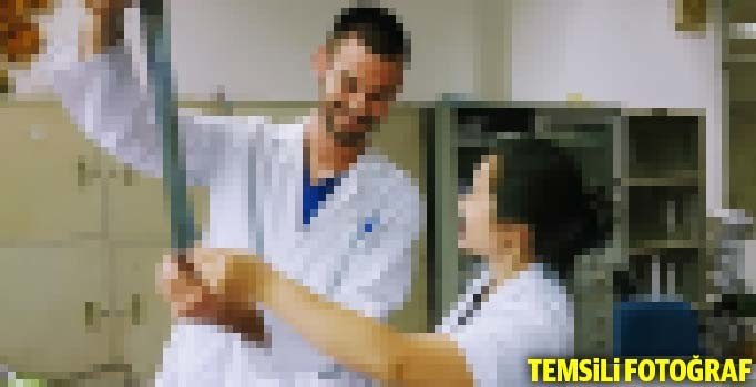 Düşük not tehdidiyle stajyer öğrencileri taciz etti