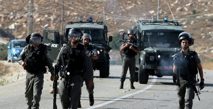 İsrail güçleri 21 Filistinliyi daha gözaltına aldı