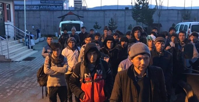 İzmir'de 35 kaçak göçmen yakalandı