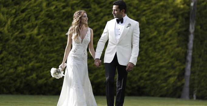 Ünlü oyuncu Kenan İmirzalıoğlu ile Sinem Kobal evlendiler