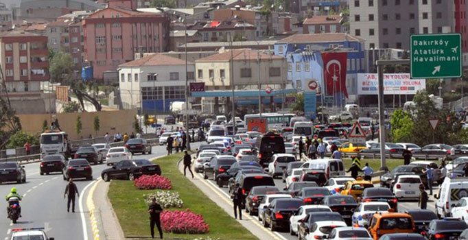 Sümeyye Erdoğan'ın nikahı Basın Ekspres yolunu kilitledi