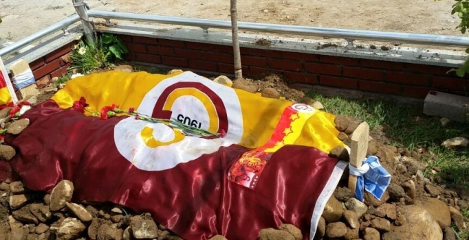 Derbi  yolunda ölen Galatasaraylı Uğur, defnedildi